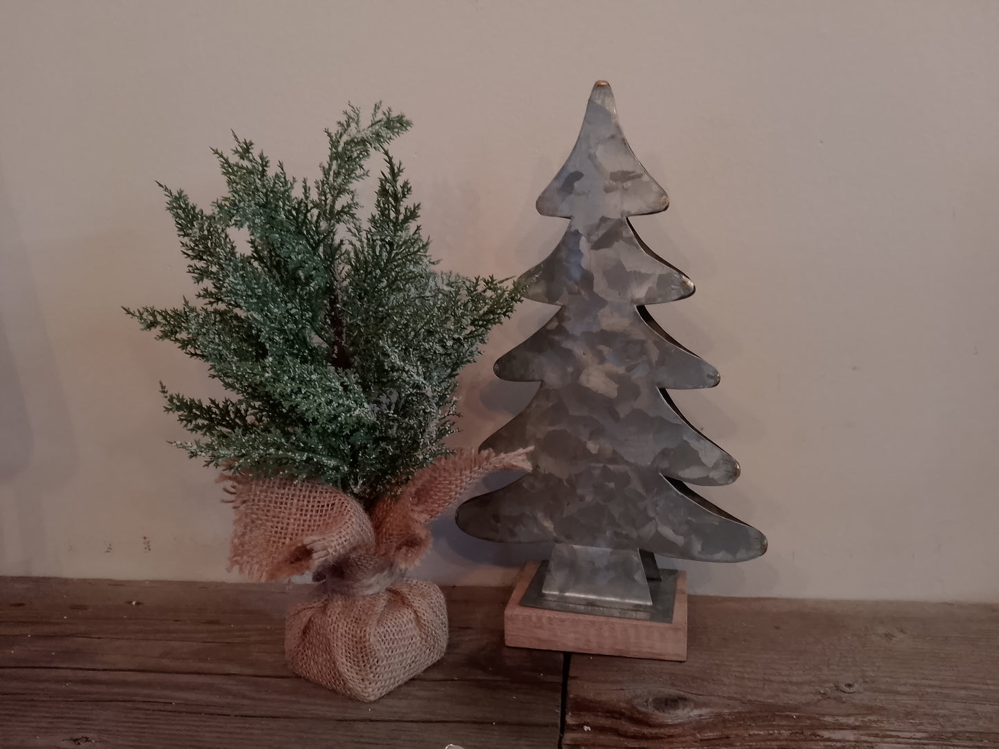Metal Tree (Flat) on Wooden Base