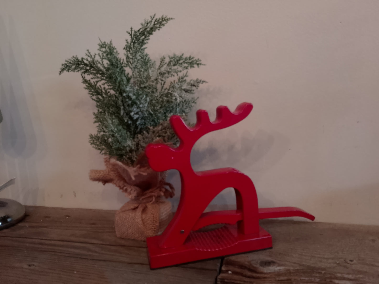 Metal Nutcracker (Red)