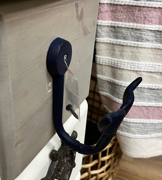“Whale Tail” Hooks