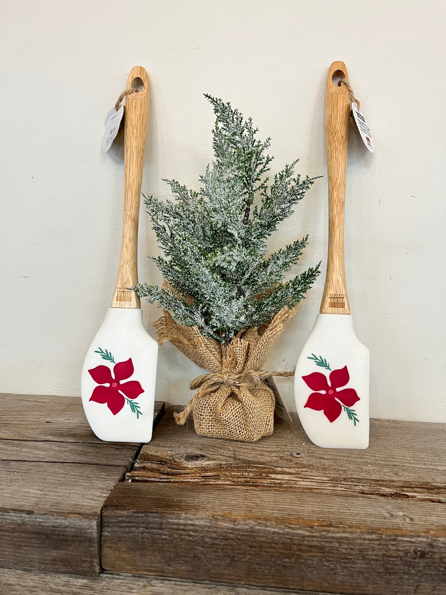 Poinsettia Spatula