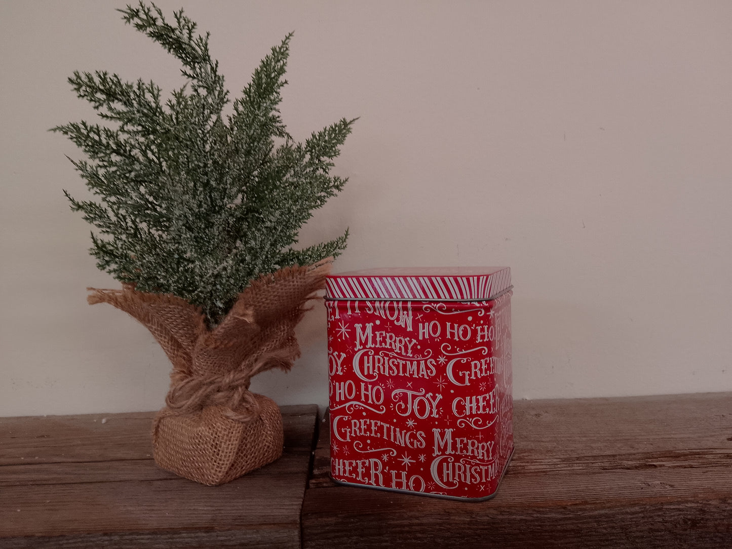 "Merry Christmas" Tin